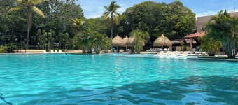 Luxury Garden Suite with beach club