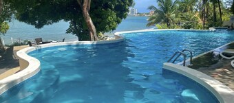Luxury Garden Suite with beach club