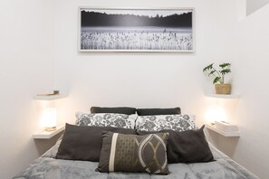 1 bedroom, iron/ironing board, free WiFi, bed sheets - CAMAROTE DE ALGETARES 2 - Cosy apartment with shared pool (Algeciras)