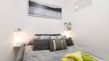 1 slaapkamer, een strijkplank/strijkijzer, gratis wifi, beddengoed