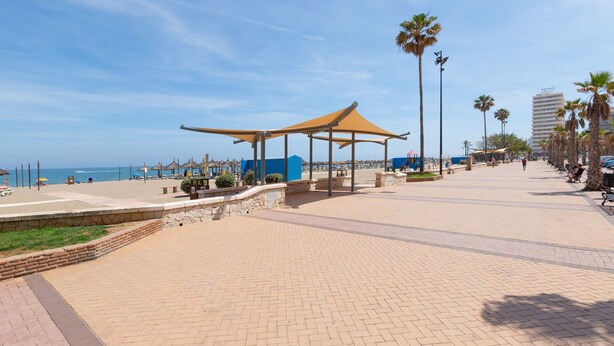 On the beach - MONTEALBA - Cozy apartment very close to the beach, with free WiFi. (Fuengirola)