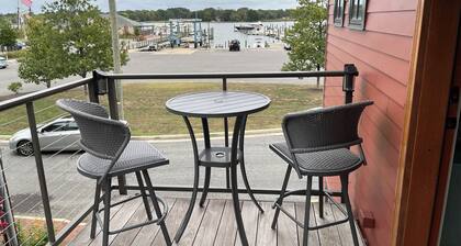 Lovely 2 bedroom and loft apartment with AC, WiFi overlooking the Chester River