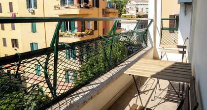 Aventino Boutique Apartment in Rome with balcony - 2 bedrooms x 4 people
