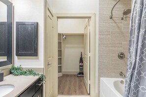 Towels, soap, shampoo, toilet paper