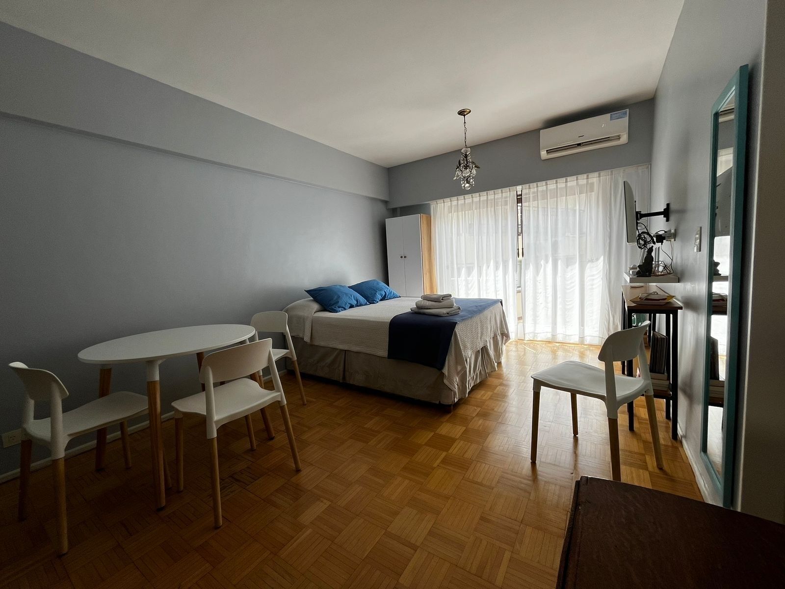 1 habitación, tabla de planchar con plancha, wifi y ropa de cama 