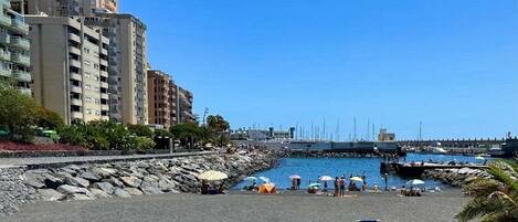På stranden og strandhåndklær