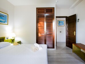 2 bedrooms, Internet, bed sheets - 104 Andorra close to the beach (Playa de las Américas)