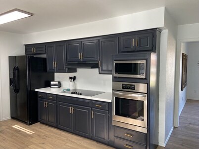 NO Cleaning Fee - Spacious House close to lake and parks! Sleeps 10