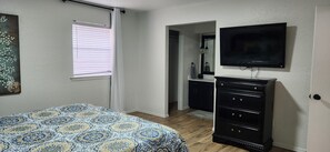 3 habitaciones, tabla de planchar con plancha y cuna de viaje