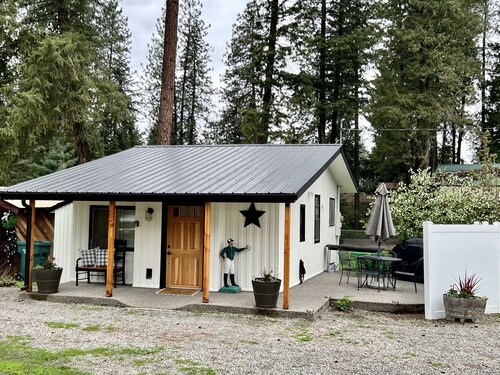 Adorable Harbor Island Hideaway