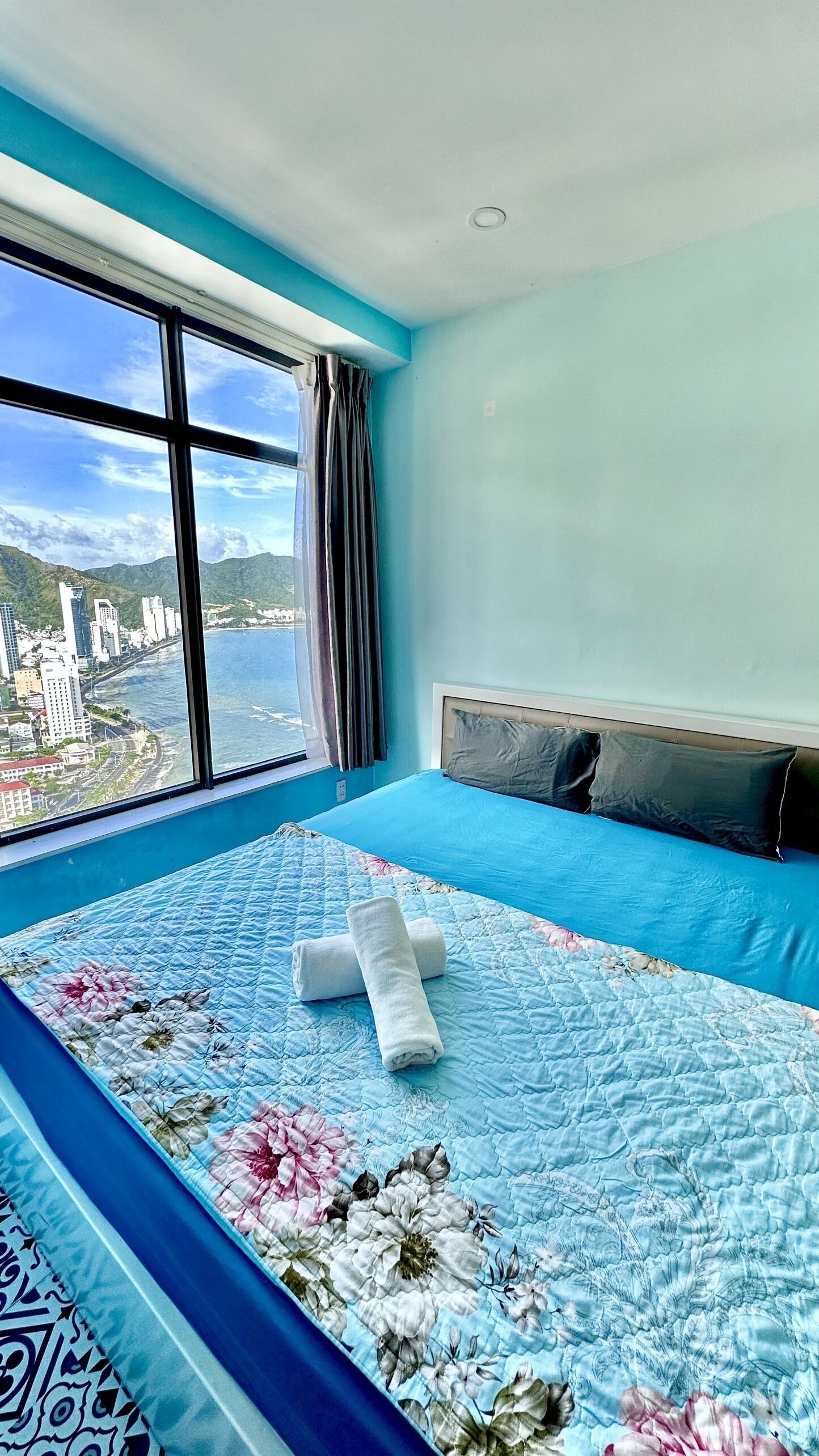 Decoración personalizada, muebles diferentes y escritorio 