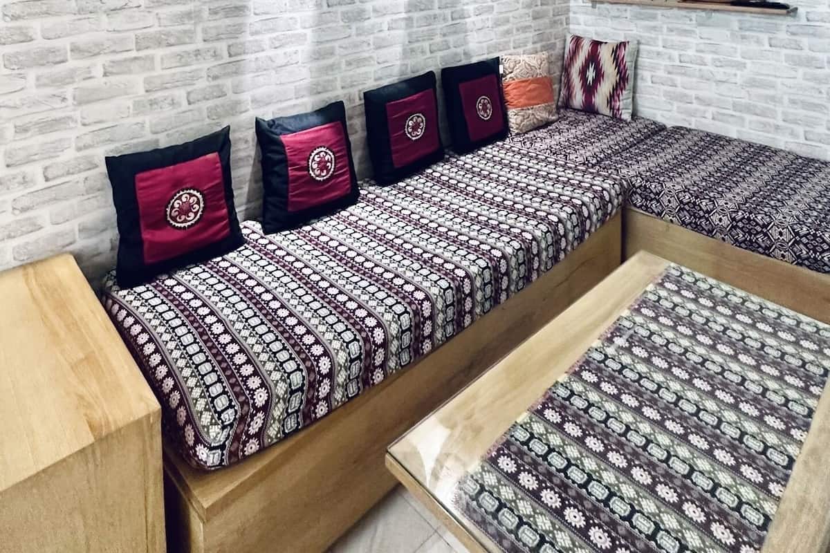 Apartamento básico | Área de estar | TV de tela plana 42 polegadas com canais digitais, TV, Netflix