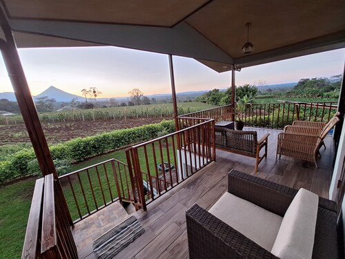 Paz y Tranquilidad en una Casa Rural con Vistas al Volcán!