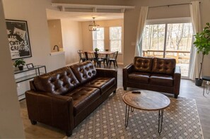 Living area - Ranch! Split Floor Plan! Patio! (Indianapolis)