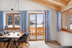 Dining - Apartment "Gletschernelke" with Mountain View, Balcony & Wi-Fi (Grainau)