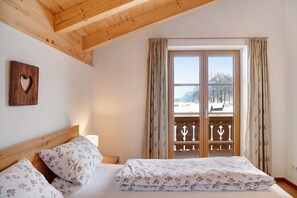 1 bedroom, free WiFi, bed sheets - Apartment "Gletschernelke" with Mountain View, Balcony & Wi-Fi (Grainau)