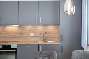 Kühlschrank, Ofen, Herdplatte, Geschirrspüler