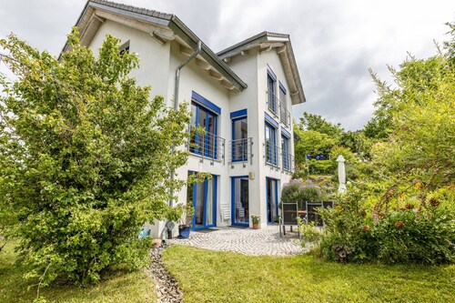 "Geräumige Ferienwohnung mit Garten", Bergblick und WLAN