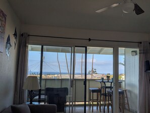 Smart TV - GREAT OCEANVIEW, Close to beach & Ali'i Drive. Central to everything in Kona ! (Kailua-Kona)