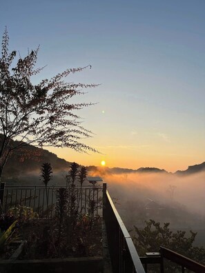 Boendets fasad - kväll/natt