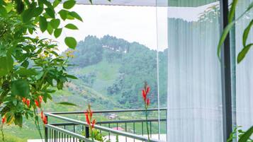 Premier Bungalow, 2 Bedrooms, Balcony, Mountain View | 1 bedroom, in-room safe, desk, laptop workspace