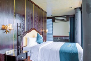 Chambre familiale, vue sur la montagne | 1 chambre, coffre-fort, bureau