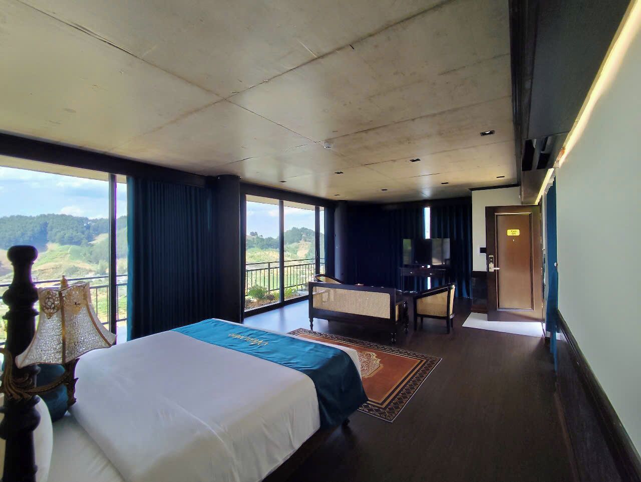 Family Room, Mountain View | Bathroom | Free toiletries, hair dryer, slippers, bidet