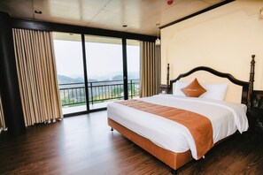 Bungalow, baignoire | 1 chambre, coffres-forts dans les chambres, bureau