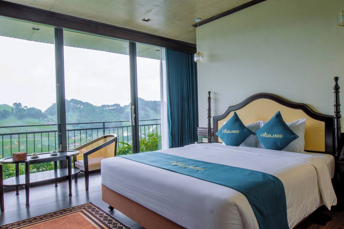 Premier Bungalow, 2 Bedrooms, Balcony, Mountain View | 1 bedroom, in-room safe, desk, laptop workspace