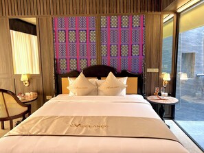 1 間臥室、客房內保險箱、書桌、筆電工作空間