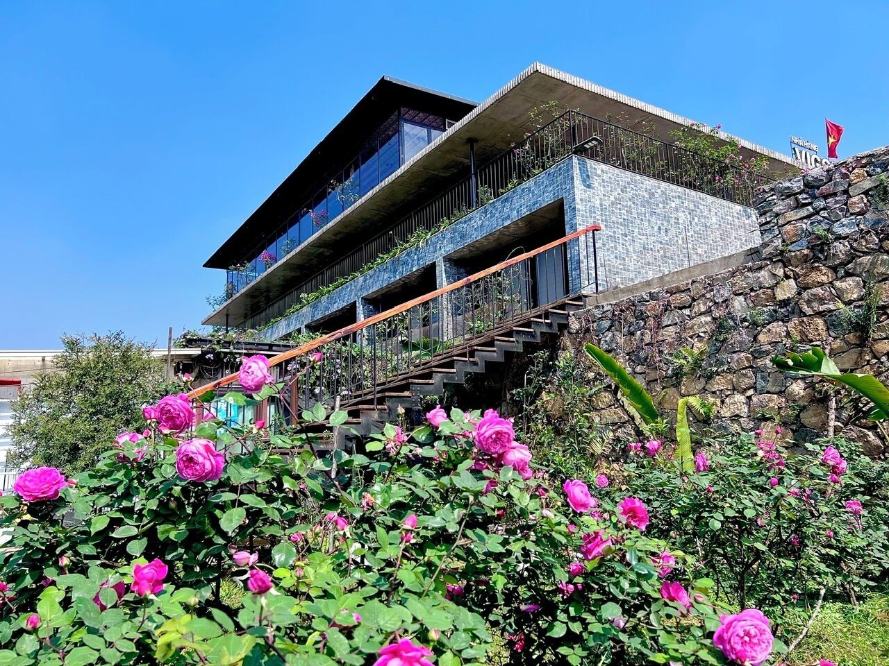 المنشأة من الخارج