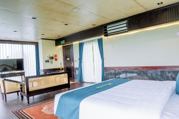 Chambre familiale, balcon, vue sur la montagne | 1 chambre, coffre-fort, bureau