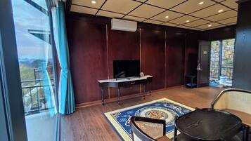 1 bedroom, in-room safe, desk, laptop workspace