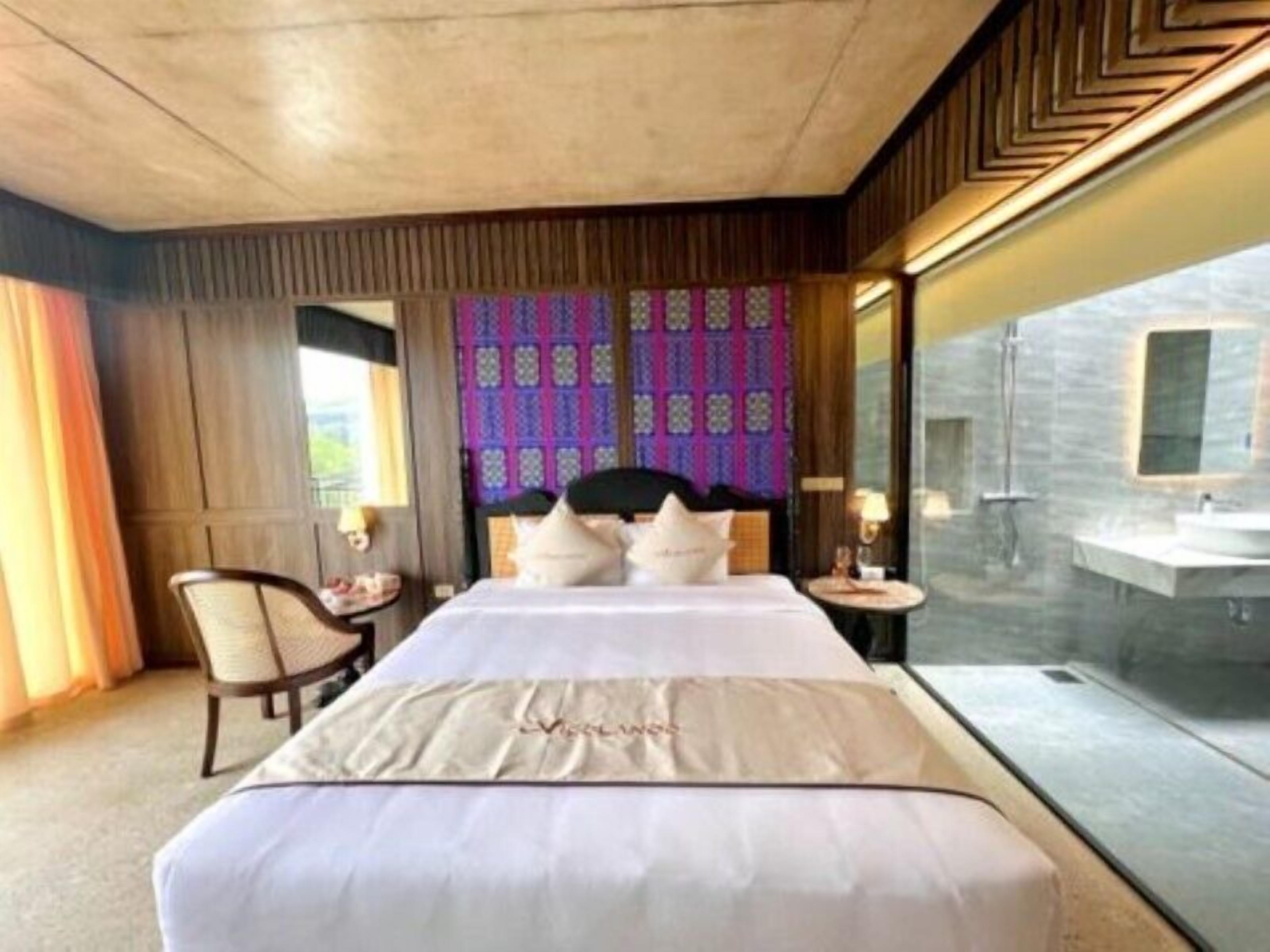 1 bedroom, premium bedding, in-room safe, desk