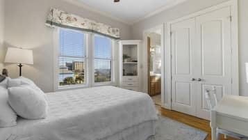 4 bedrooms, desk, iron/ironing board, travel cot