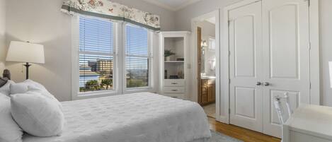 4 bedrooms, desk, iron/ironing board, travel crib