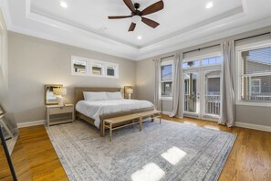 4 camere, una scrivania, ferro/asse da stiro, culla da viaggio