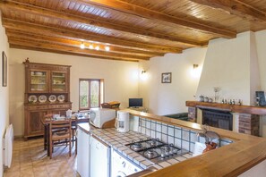 Micro-ondes, four, plaque de cuisson, lave-vaisselle