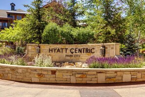 Property grounds - Abode at First Dawn, ski-in/ski-out, hot tub, sauna, resort access (Park City)