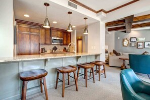 Interior - Abode at First Dawn, ski-in/ski-out, hot tub, sauna, resort access (Park City)