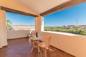 Outdoor dining - Il Borgo 20/9 700m From The Beach, Porto San Paolo, Italy (Porto San Paolo)