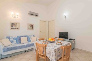 Dining - Il Borgo 20/9 700m From The Beach, Porto San Paolo, Italy (Porto San Paolo)