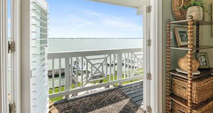 3 Story Custom Waterfront Home • Private Dock • Kayaks • 2 masters • Fishing