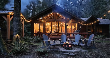 North Cascades Getaway – Off-Grid Riverside Cabin with Wood-Fired Hot Tub