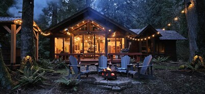 North Cascades Getaway – Off-Grid Riverside Cabin with Wood-Fired Hot Tub