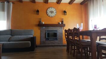 Télévision, cheminée