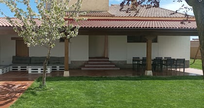 House with large garden and fireplace, ideal for families, pet friendly.