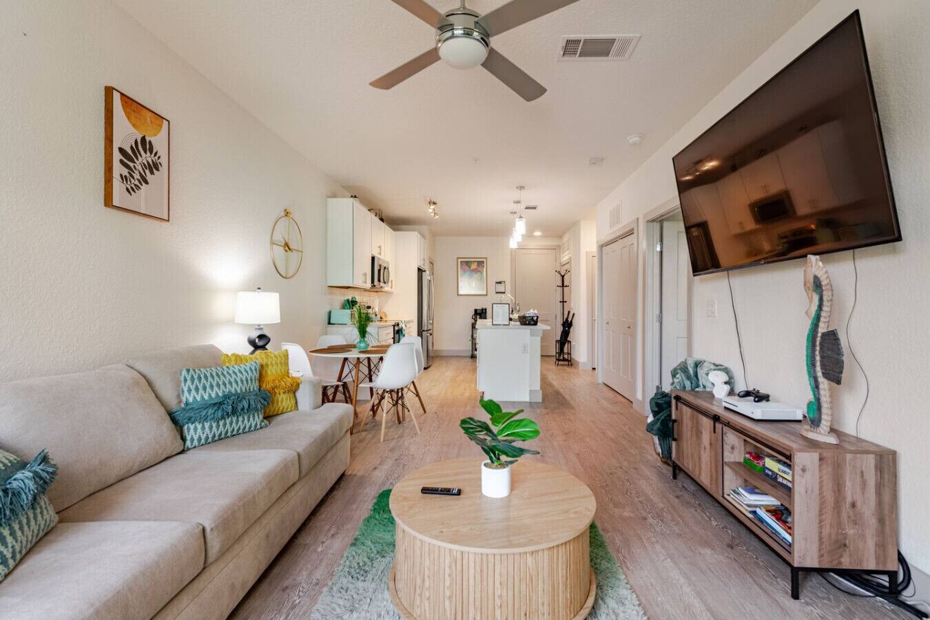 スマートテレビ、テレビゲーム、DVD プレーヤー、書庫