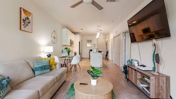 Smart-TV, videospill, DVD-spiller og bøker