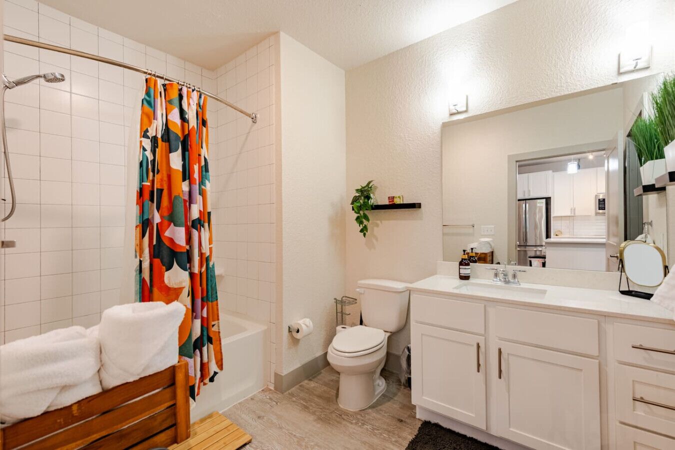 Produtos de toalete grátis, secador de cabelo, toalhas de banho 